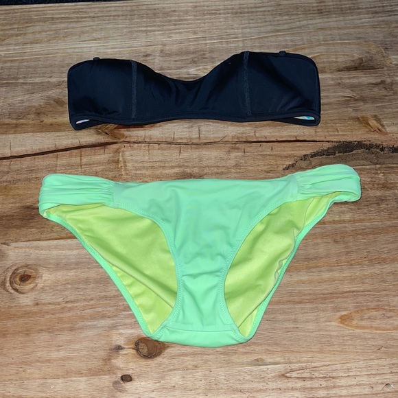 Pink Bikini - Picture 3 of 4